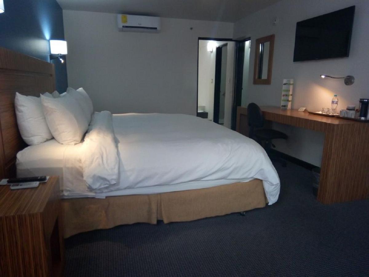 Radisson Hotel & Convention Center טולוקה מראה חיצוני תמונה